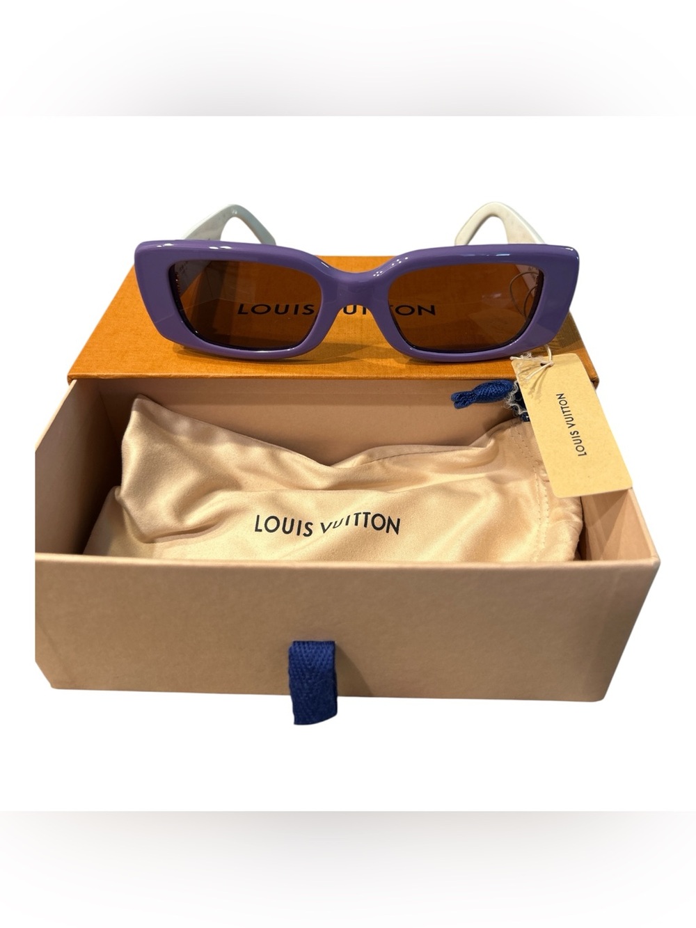 Louis Vuitton Lilac Rectangular Sunglasses with White Temples - Picture 6 of 15